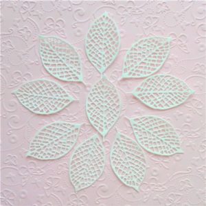 Ажурна вирубка "Листя білі", 6*3 см, 10 шт.