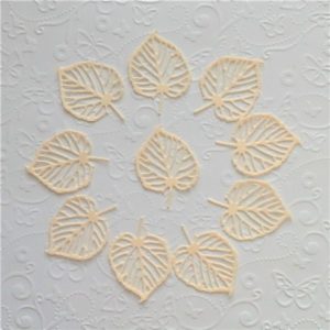 Ажурна вирубка "Листя маленькі айворі", 4*2,8 см, 10 шт.