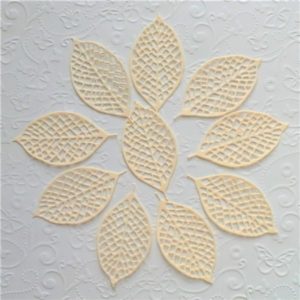 Ажурна вирубка "Листя айворі, 6*3 см, 10 шт."