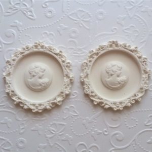 Кругла рамка з камеєю, гіпс, айвори, 5 см, 1 штука.