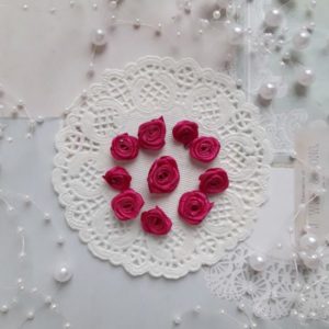 Троянди з атласної стрічки темно-рожевого кольору, 10 штук.