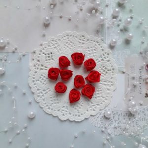 Троянди з атласної стрічки червоного кольору, 10 штук.