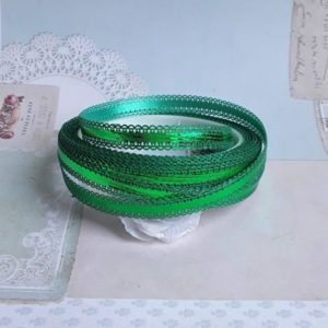 Стрічка паперова мереживна, зелена з блиском, 1 см, 1 метр.