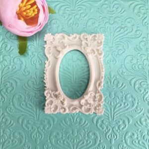 Прямокутна рамка із овальною серединою, гнучка, 5*6,5 см.