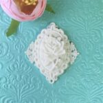 Рамка Овальна гнучка з камеєю-медальйоном, 5,5*5 см.