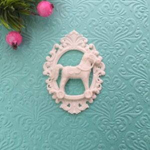 Рамка Рококо середня гнучка з конем, 6,8*5 см.