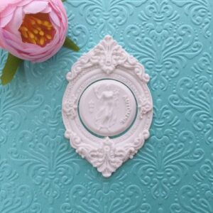 Рамка з вензелями та камеєю Осінь, гнучкі, 8*5,2 см.