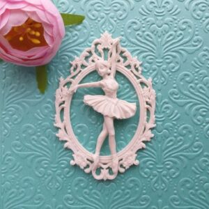 Рамка Бароко велика ажурна з балериною №1, гнучкі, 8,7*6 см.