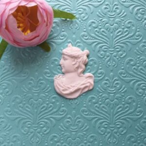 Барельєф Дівчина, гнучкий, 4,5*3,5 см.