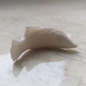 Окимоно Рибка, кістка, ручне різьблення, 4*1,5 см.