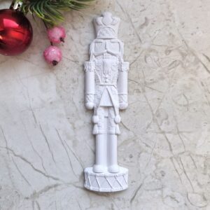 Лускунчик на барабані гіпсовий, білий, 12*3 см.